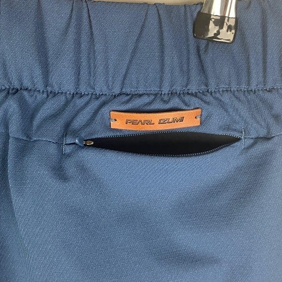 Pearl Izumi Athletic Scape Shorts Women's Medium & Large Dark Denim Color NEW - Picture 8 of 13